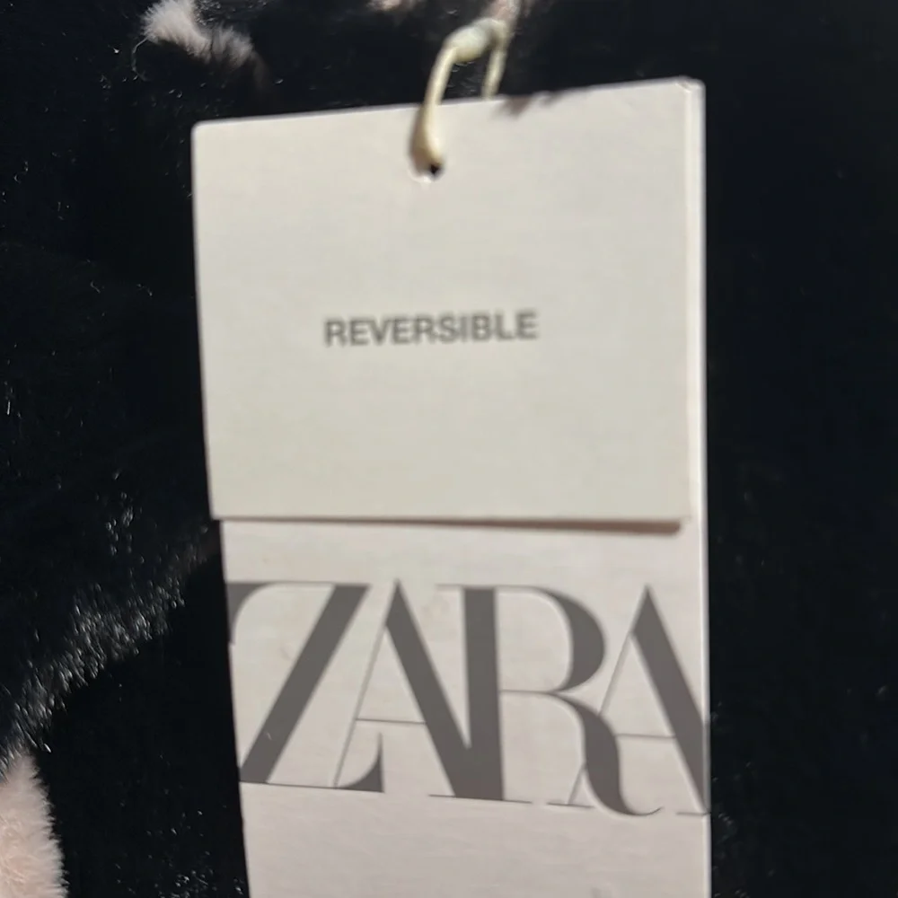 NWT. Zara Kids Black/Pink Faux Fur Neck Warmer. One Size.
